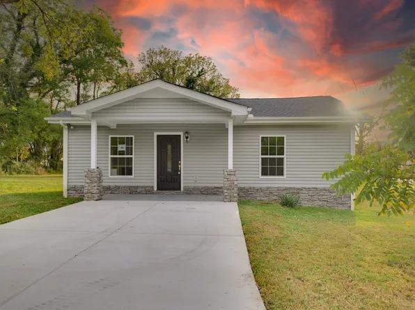 702 SW Atlantic St, Tullahoma, TN 37388