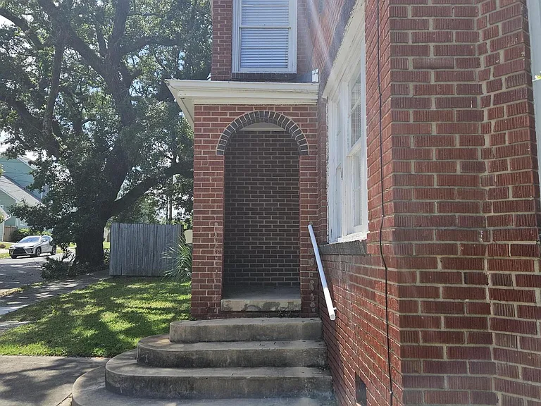 4 W Desoto St — Photo 3