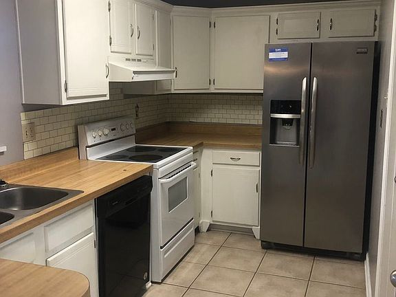 3rd image of 207 Chaumont Dr