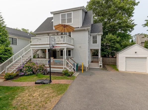 28 Beecher Pl #B, Newton, MA 02459