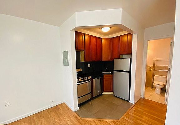 4th image of 254 E 33rd St #2