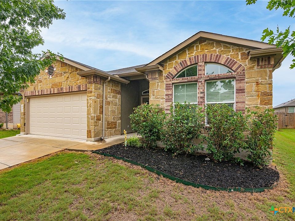 1st image of 466 Sand Trail St