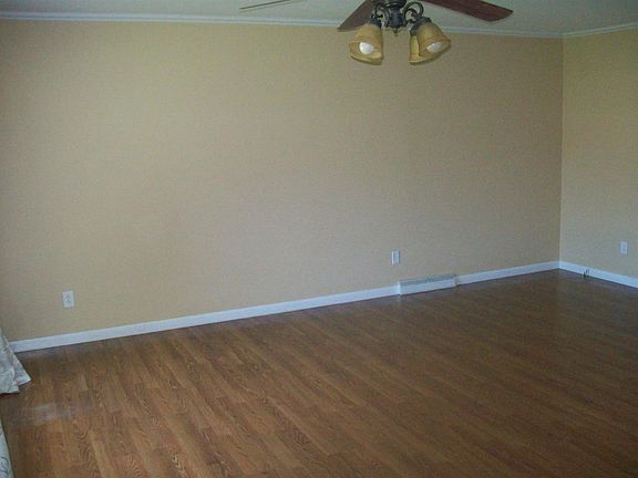 4th image of 1710 Mayfield Dr