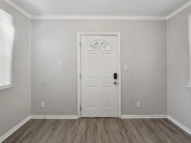 2231 Greenwood St — Photo 3