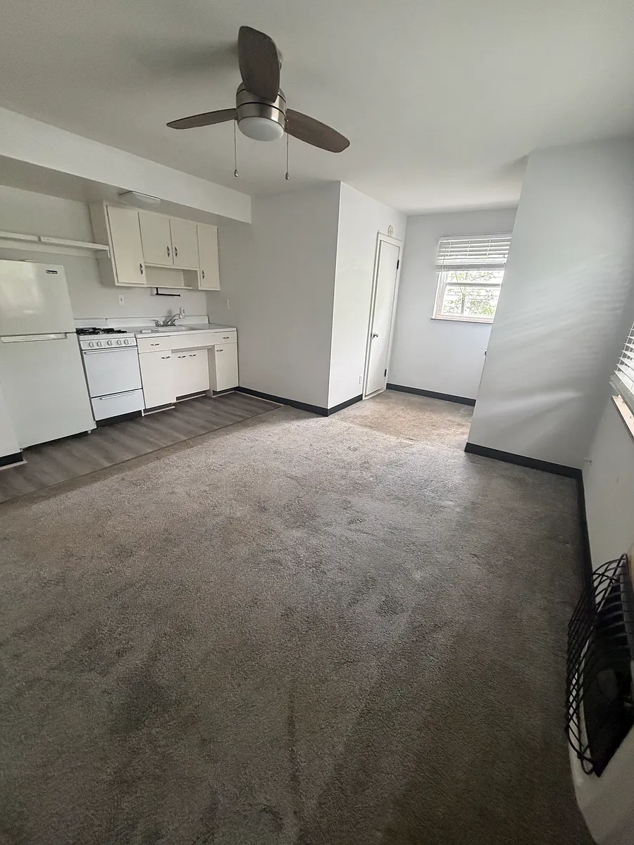 Building Photo - 1534 Sutton Ave #4