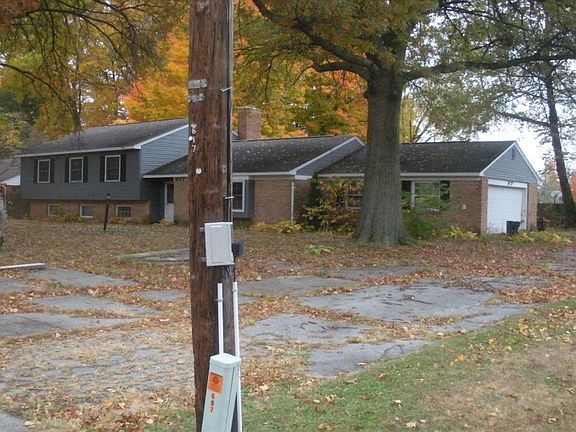 3rd image of 617 Widener Ln
