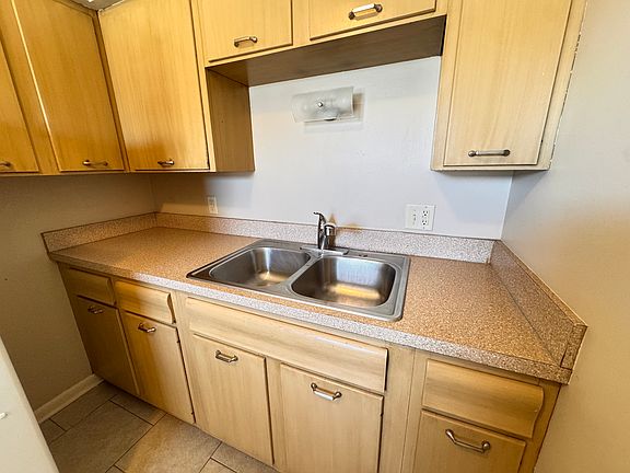5th image of 1228 Garfield St #10