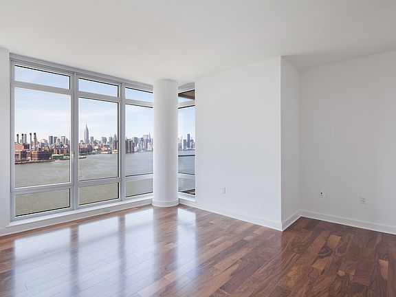 5th image of 2 Northside Piers APT 19K