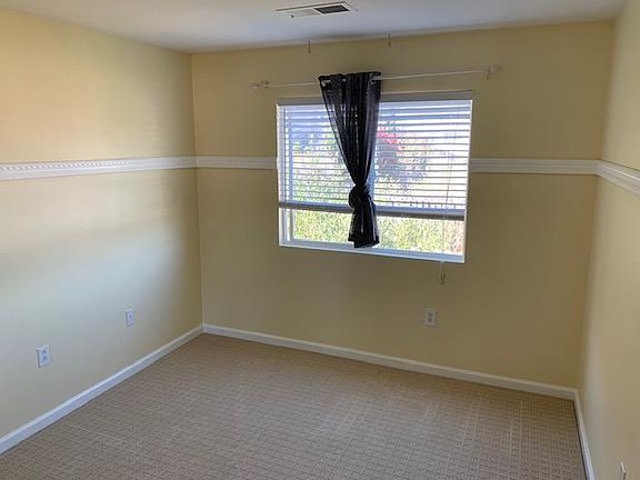 2nd image of 432 Accacia St