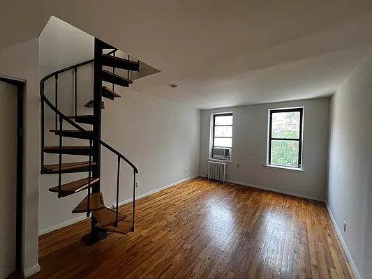 Rented by Salon Realty Corp | media 1