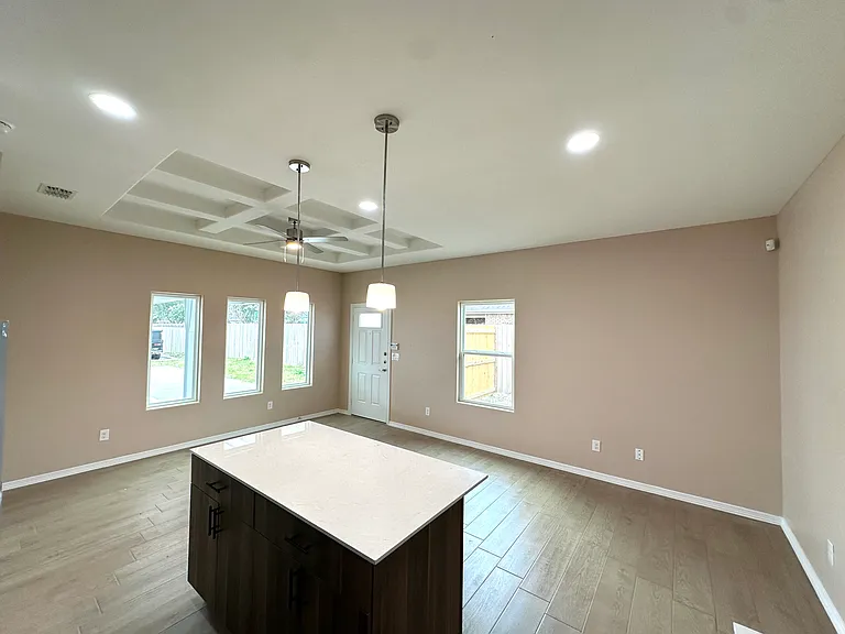 3121 W Driftwood St #1 — Photo 3