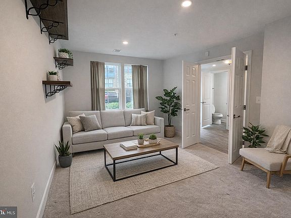 4th image of 2814 Lewis Ave