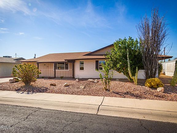 3rd image of 10941 W Canterbury Dr