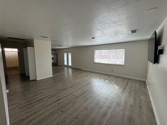 4th image of 22241 Mohican Ave