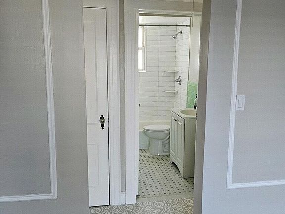 2nd image of 90 Oxford Pl #2C