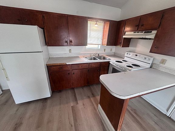 3rd image of 819 Cajundome Blvd