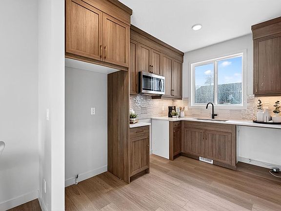 5th image of 643 N 53rd Ave SW