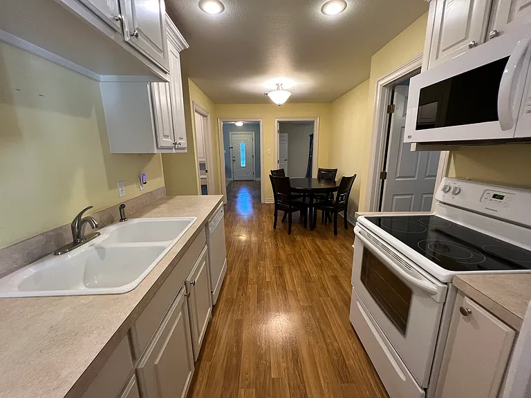 1825 Glenway Dr — Photo 10