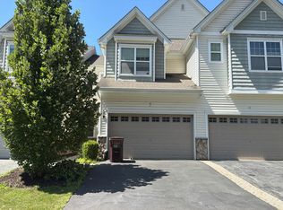 21 Meadow View Dr, Middletown, NY 10940
