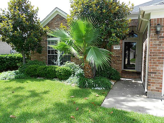 2nd image of 3923 Summerfield Dr