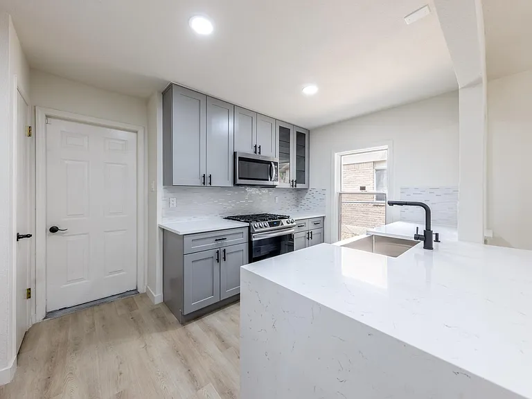 7601 W Gate Blvd — Photo 6
