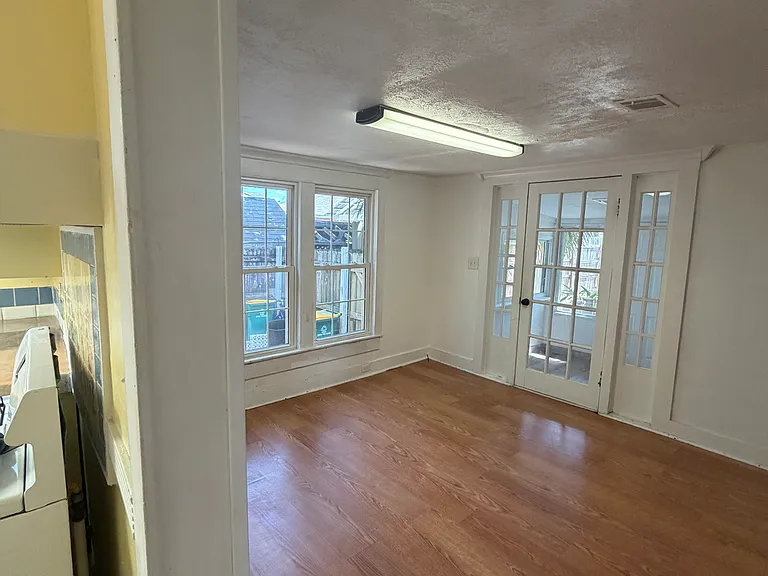 153 Saint Peter St — Photo 7