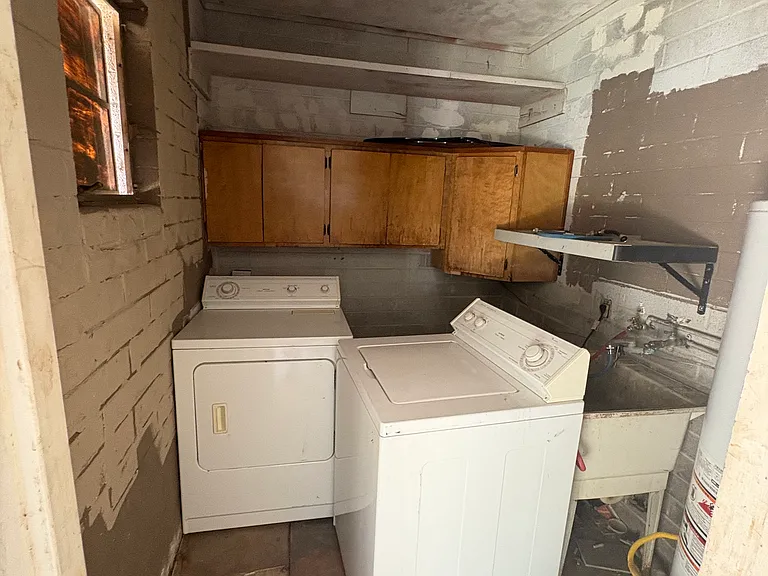 345 N Lesueur — Photo 33
