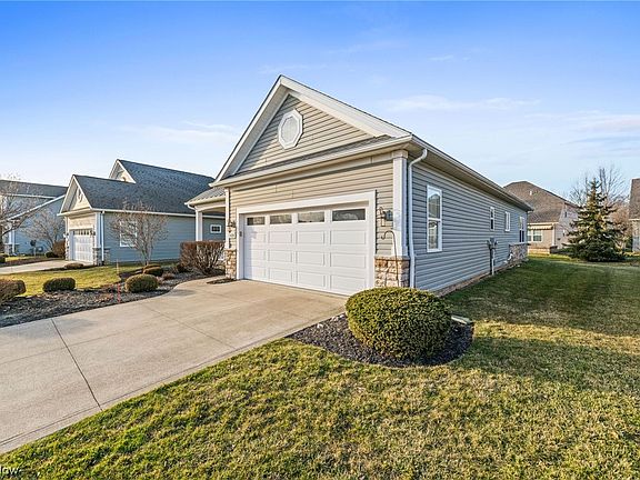 3rd image of 8275 Baythorne Dr