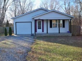 13285 N Greenbriar Rd, Carterville, IL 62918