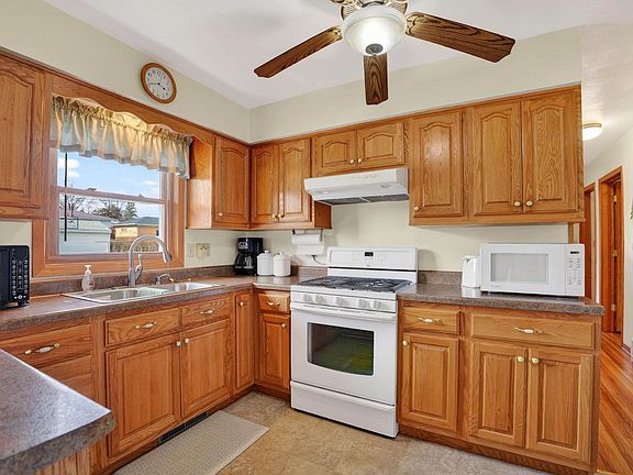 5th image of 2648 Saratoga Dr