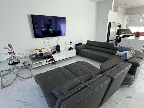 5th image of 2342 McKinley St #3