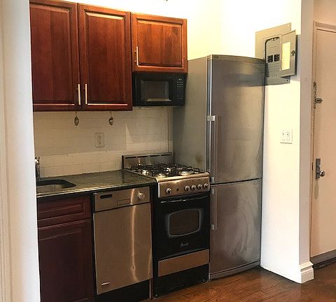 3rd image of 414 E 78th St APT 4C