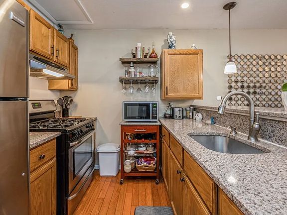 4th image of 440 E 141st St