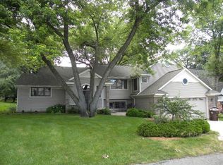 4037 Vanstone Dr, Commerce Township, MI