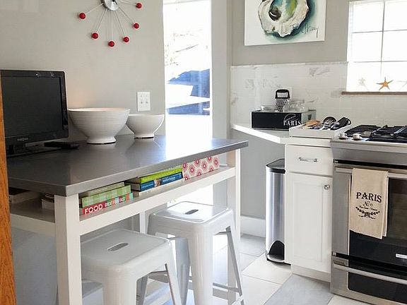 Eat-In Kitchen