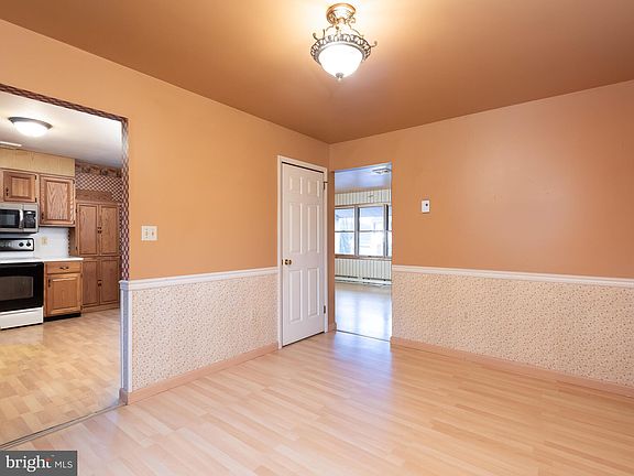 5th image of 303 Delaware Ave