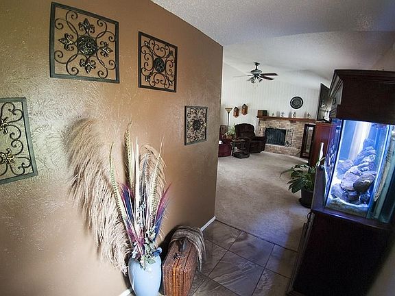 4th image of 506 Thorn Wood Dr