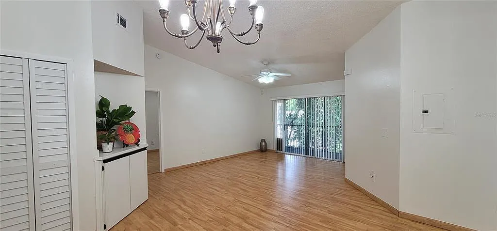 2 bed, 956 sqft, $1,595 — Photo 2
