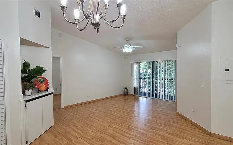 2320 Oak Park Way #204 — Photo 2