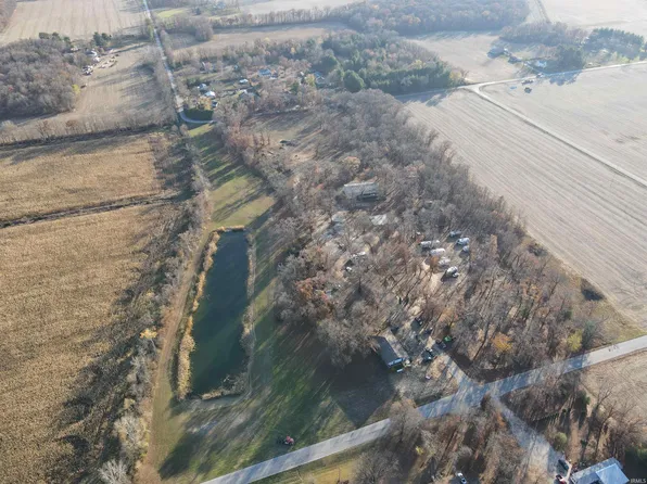 1974 N Leisure Time Ln, Medaryville, IN 47957