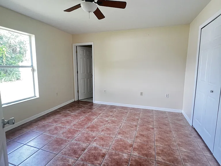 213 SE 23rd Pl #1 — Photo 8