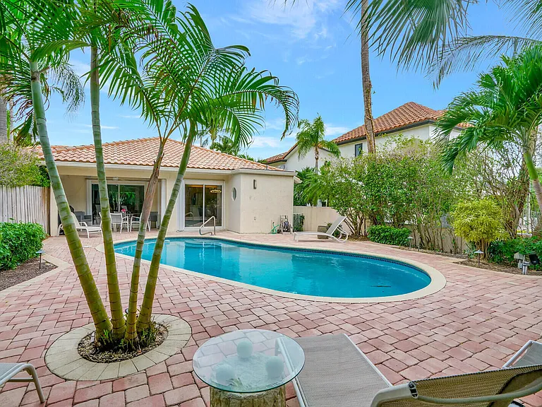 290 E Fern Dr — Photo 40
