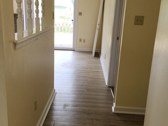 2nd image of 2909 Cedarcrest Dr