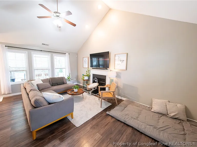 622 Omaha Dr — Photo 6