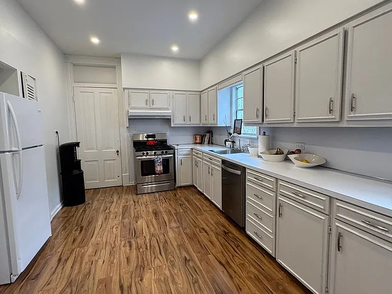 1660 Dufossat St — Photo 29