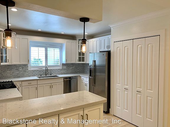 2nd image of 11507 Moorpark St APT 105