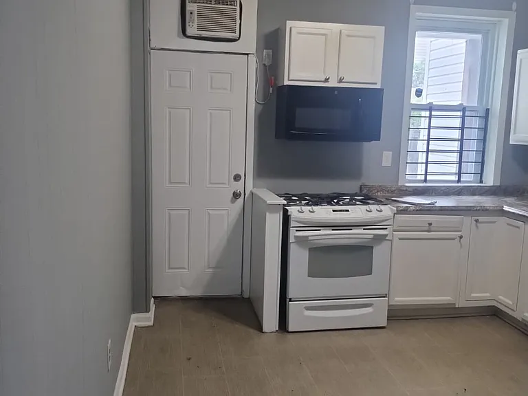 3431 Leverton Ave — Photo 12