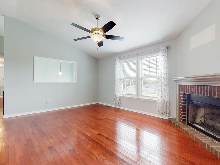 1504 Potter Dr — Photo 9