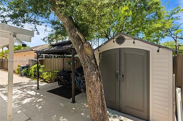 8842 SW 215th Ln #1 — Photo 35
