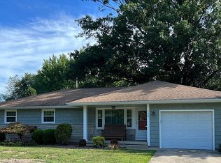 122 Westview Dr, Mattoon, IL 61938